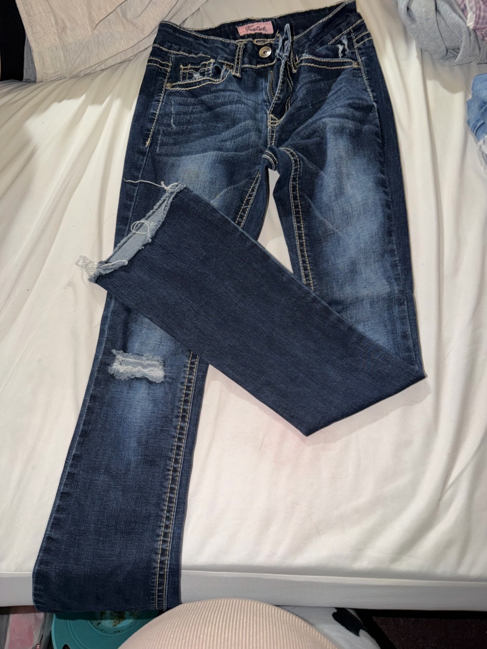 Women’s Dark Blue Distressed Skinny Jeans